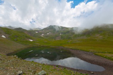 Ambarl Platosu, Rize 'nin Amlhemin ilçesinin dağlık bir bölgesinde yer alan bir platodur. Amlhemin 'den 46 km, Hemin' den 42 km ve Ayeli 'den 57 km uzaklıktadır..