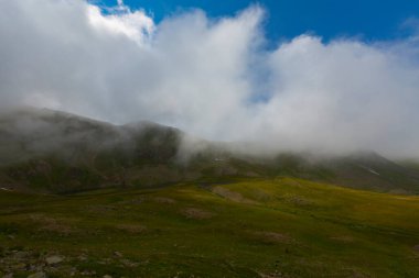 Ambarl Platosu, Rize 'nin Amlhemin ilçesinin dağlık bir bölgesinde yer alan bir platodur. Amlhemin 'den 46 km, Hemin' den 42 km ve Ayeli 'den 57 km uzaklıktadır..