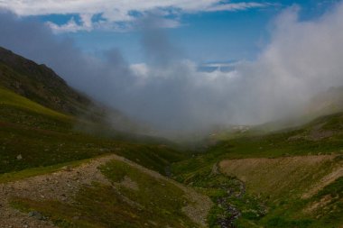 Ambarl Platosu, Rize 'nin Amlhemin ilçesinin dağlık bir bölgesinde yer alan bir platodur. Amlhemin 'den 46 km, Hemin' den 42 km ve Ayeli 'den 57 km uzaklıktadır..