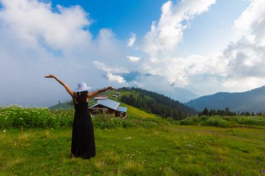 Ziyaret edilecek yerler. Pokut Platosu - Rize. Frtna ve Hala nehirlerinin oluşturduğu vadiler arasında, Amlhemin Bölgesi 'nin güneyinde yer alan plato. ...