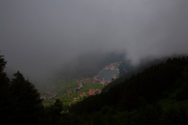 Ziyaret edilecek yerler. Pokut Platosu - Rize. Frtna ve Hala nehirlerinin oluşturduğu vadiler arasında, Amlhemin Bölgesi 'nin güneyinde yer alan plato. ...