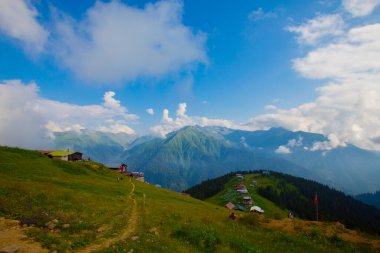 Platoya ulaştığınızda ve manzarayı gördüğünüzde az önceki yolun heyecanını hemen unutursunuz. Pokut 'un adı Ermenice geliyor, bölgedeki birçok plato gibi..