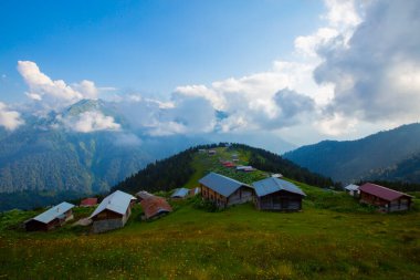 Platoya ulaştığınızda ve manzarayı gördüğünüzde az önceki yolun heyecanını hemen unutursunuz. Pokut 'un adı Ermenice geliyor, bölgedeki birçok plato gibi..