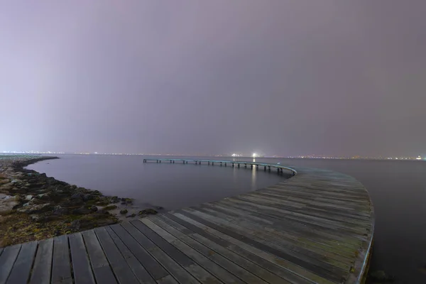 長い露出写真とその写真の例として示すことができる桟橋 — ストック写真