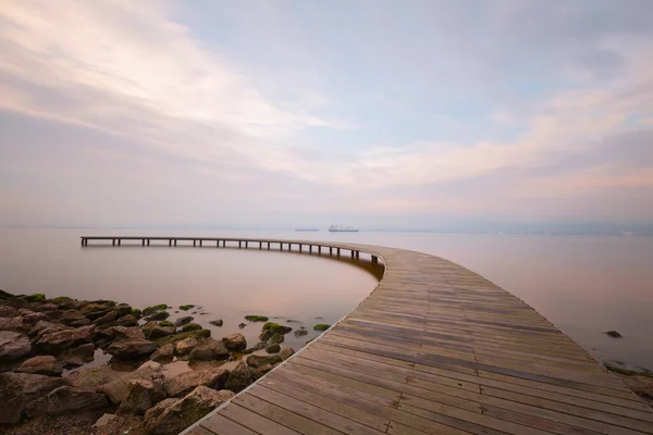 Ein Steg Der Als Beispiel Für Langzeitbelichtungsfotos Und Seine Fotos — Stockfoto