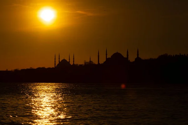 Maiden Tower Uskudar Beach Together Mosque Silhouettes — Stock Photo, Image