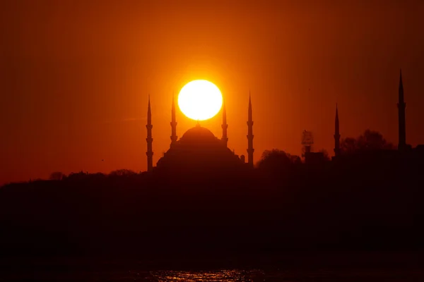 Maiden Tower Uskudar Beach Together Mosque Silhouettes — Stock Photo, Image