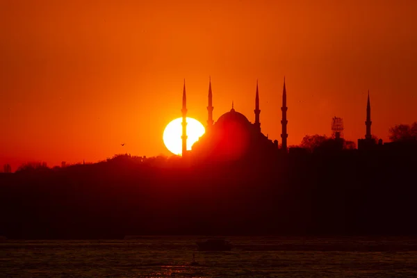 Maiden Tower Uskudar Beach Together Mosque Silhouettes — Stock Photo, Image