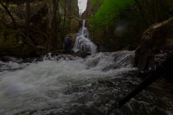 エリクリの滝は私たちの国の自然の驚異の一つです 最近注目されている滝は 楽しみたい人に最適です — ストック写真