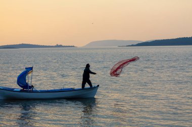 Ziyaret edilecek yerler. Uluabat / Apolyont Gölü - Bursa. Uluabat Gölü zengin biyolojik çeşitliliğiyle ülkemizin önemli göllerinden biridir..
