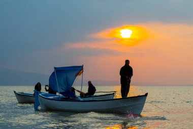 Ziyaret edilecek yerler. Uluabat / Apolyont Gölü - Bursa. Uluabat Gölü zengin biyolojik çeşitliliğiyle ülkemizin önemli göllerinden biridir..