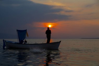 Ziyaret edilecek yerler. Uluabat / Apolyont Gölü - Bursa. Uluabat Gölü zengin biyolojik çeşitliliğiyle ülkemizin önemli göllerinden biridir..