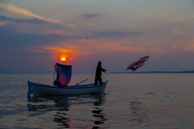 Ziyaret edilecek yerler. Uluabat / Apolyont Gölü - Bursa. Uluabat Gölü zengin biyolojik çeşitliliğiyle ülkemizin önemli göllerinden biridir..