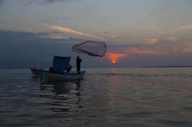 Ziyaret edilecek yerler. Uluabat / Apolyont Gölü - Bursa. Uluabat Gölü zengin biyolojik çeşitliliğiyle ülkemizin önemli göllerinden biridir..