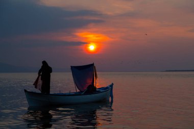 Ziyaret edilecek yerler. Uluabat / Apolyont Gölü - Bursa. Uluabat Gölü zengin biyolojik çeşitliliğiyle ülkemizin önemli göllerinden biridir..