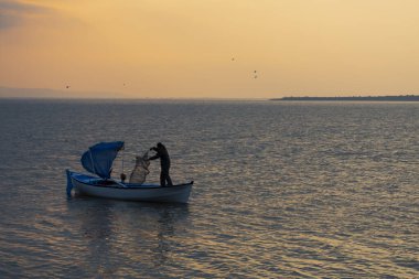 Ziyaret edilecek yerler. Uluabat / Apolyont Gölü - Bursa. Uluabat Gölü zengin biyolojik çeşitliliğiyle ülkemizin önemli göllerinden biridir..