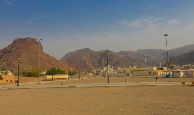 Arafat, Suudi Arabistan 'da. Burası Adem ve Havva 'nın cennetten düştükten sonra buluştukları yer.