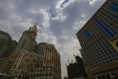 Müslümanların kutsal yeri, Kabe / Suudi Arabistan 'ın giriş kapısı ve minareleri.