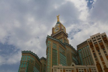 Müslümanların kutsal yeri, Kabe / Suudi Arabistan 'ın giriş kapısı ve minareleri.