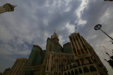 Müslümanların kutsal yeri, Kabe / Suudi Arabistan 'ın giriş kapısı ve minareleri.