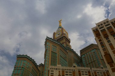 Müslümanların kutsal yeri, Kabe / Suudi Arabistan 'ın giriş kapısı ve minareleri.