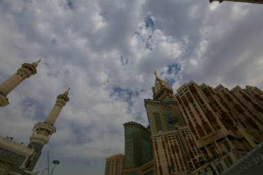 Müslümanların kutsal yeri, Kabe / Suudi Arabistan 'ın giriş kapısı ve minareleri.