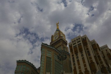 Müslümanların kutsal yeri, Kabe / Suudi Arabistan 'ın giriş kapısı ve minareleri.