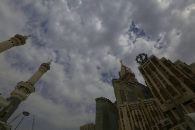 Müslümanların kutsal yeri, Kabe / Suudi Arabistan 'ın giriş kapısı ve minareleri.