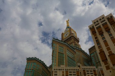Müslümanların kutsal yeri, Kabe / Suudi Arabistan 'ın giriş kapısı ve minareleri.