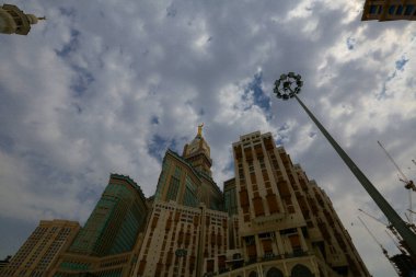 Müslümanların kutsal yeri, Kabe / Suudi Arabistan 'ın giriş kapısı ve minareleri.