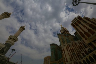 Müslümanların kutsal yeri, Kabe / Suudi Arabistan 'ın giriş kapısı ve minareleri.