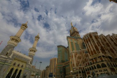Müslümanların kutsal yeri, Kabe / Suudi Arabistan 'ın giriş kapısı ve minareleri.
