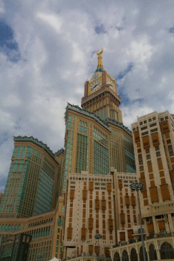 Müslümanların kutsal yeri, Kabe / Suudi Arabistan 'ın giriş kapısı ve minareleri.