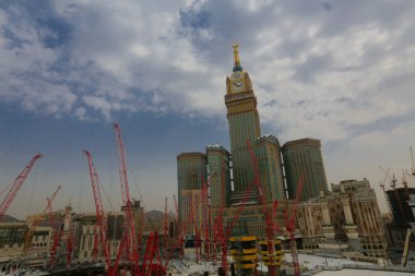 Müslümanların kutsal yeri, Kabe / Suudi Arabistan 'ın giriş kapısı ve minareleri.