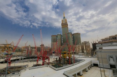 Müslümanların kutsal yeri, Kabe / Suudi Arabistan 'ın giriş kapısı ve minareleri.