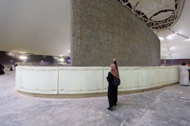 Kabe hacıları Şeytan / Suudi Arabistan 'ı taşladılar.