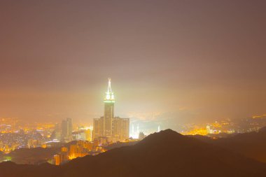 Zamzam Kulesi ve Mekke 