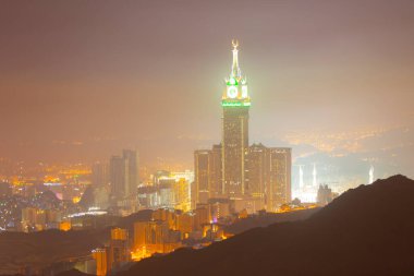 Zamzam Kulesi ve Mekke 