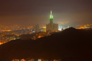 Zamzam Kulesi ve Mekke 