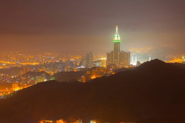 Zamzam Kulesi ve Mekke 