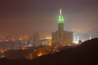 Zamzam Kulesi ve Mekke 