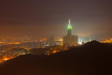 Zamzam Kulesi ve Mekke 