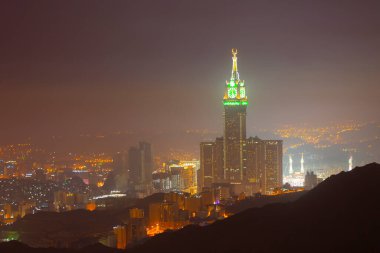 Zamzam Kulesi ve Mekke 