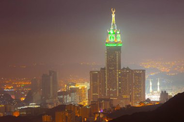 Zamzam Kulesi ve Mekke 