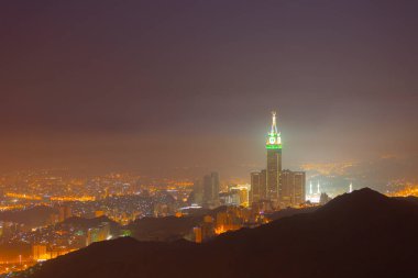 Zamzam Kulesi ve Mekke 