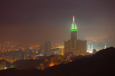 Zamzam Kulesi ve Mekke 