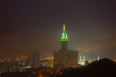 Zamzam Kulesi ve Mekke 