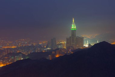 Zamzam Kulesi ve Mekke 