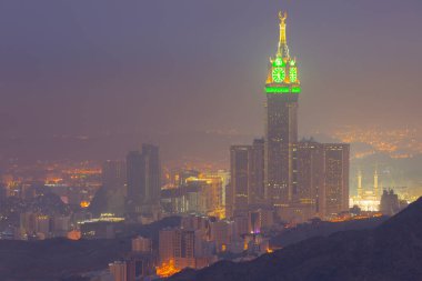 Zamzam Kulesi ve Mekke 