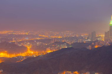 Zamzam Kulesi ve Mekke 